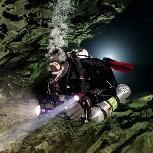 Stage Cave Diver